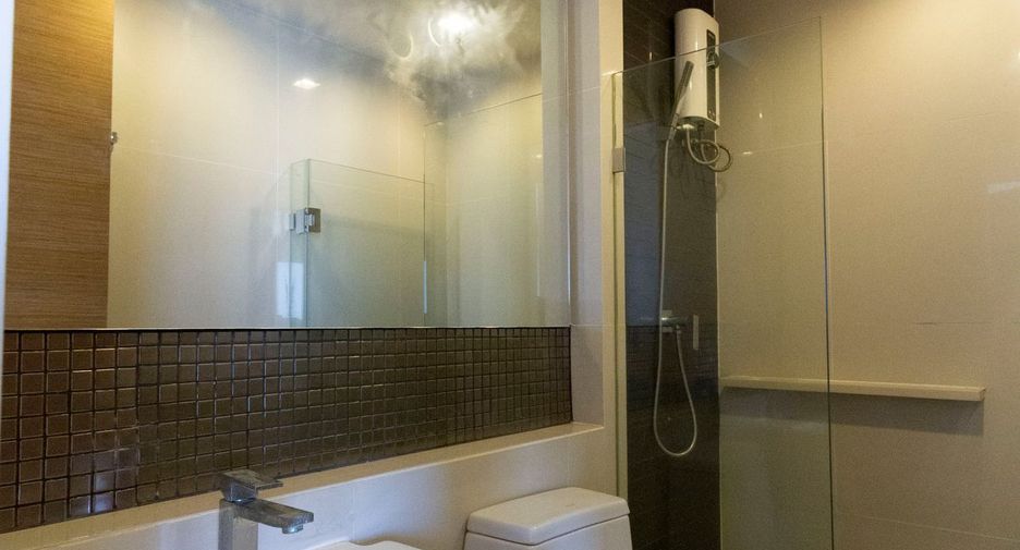 For rent 2 bedrooms condo in Phra Khanong, Bangkok