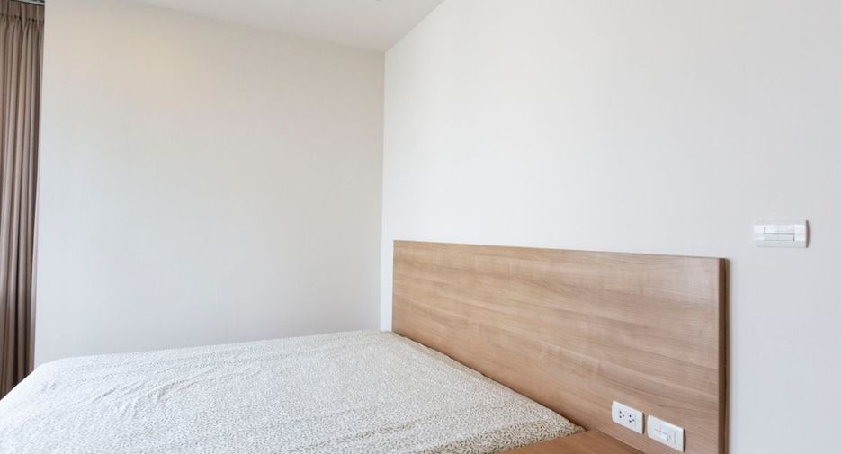 For rent 2 bedrooms condo in Phra Khanong, Bangkok