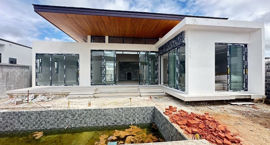 For sale 3 bedrooms villa in Thalang, Phuket