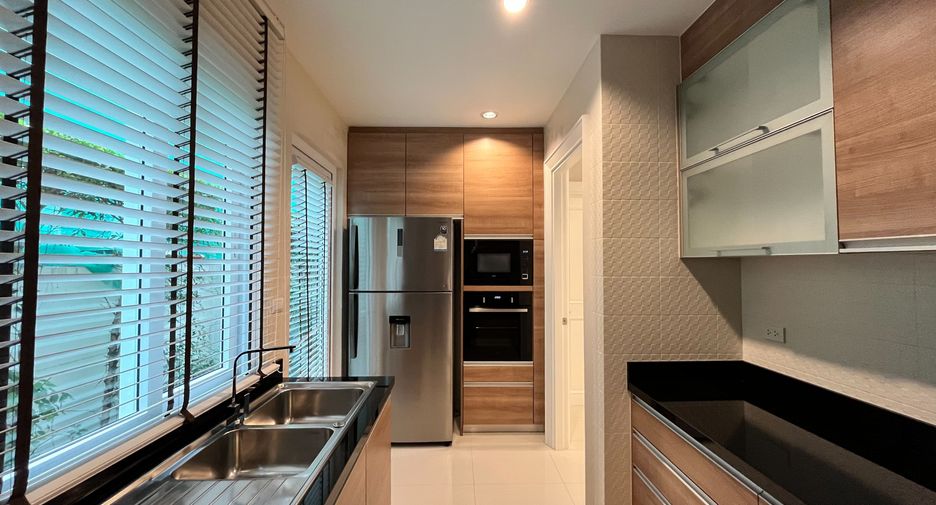 Casa en alquiler de 3 habitaciones en Prawet, Bangkok