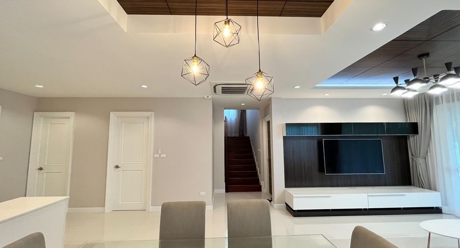 Casa en alquiler de 3 habitaciones en Prawet, Bangkok