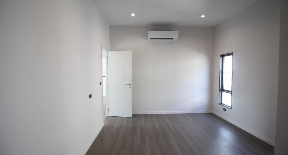 Haus zur Miete mit 5 Zimmer in Bang Phli, Samut Prakan