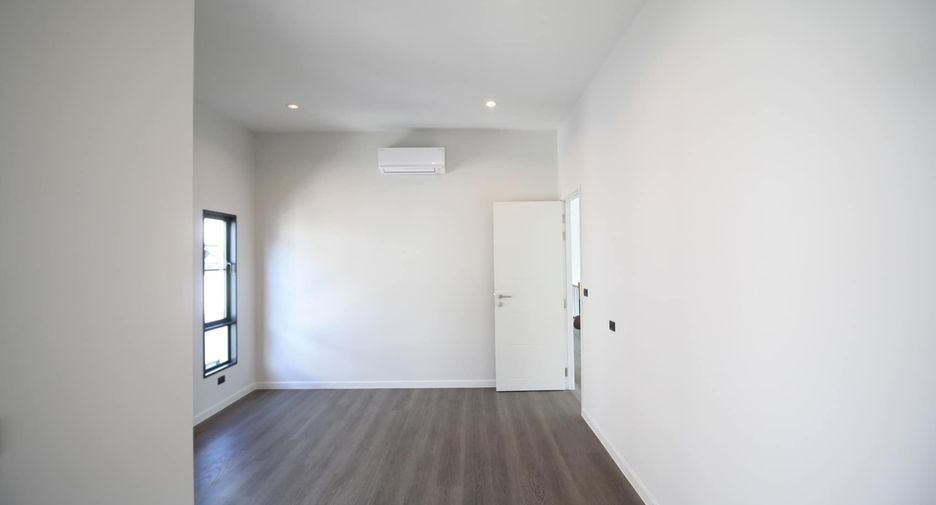 Haus zur Miete mit 5 Zimmer in Bang Phli, Samut Prakan