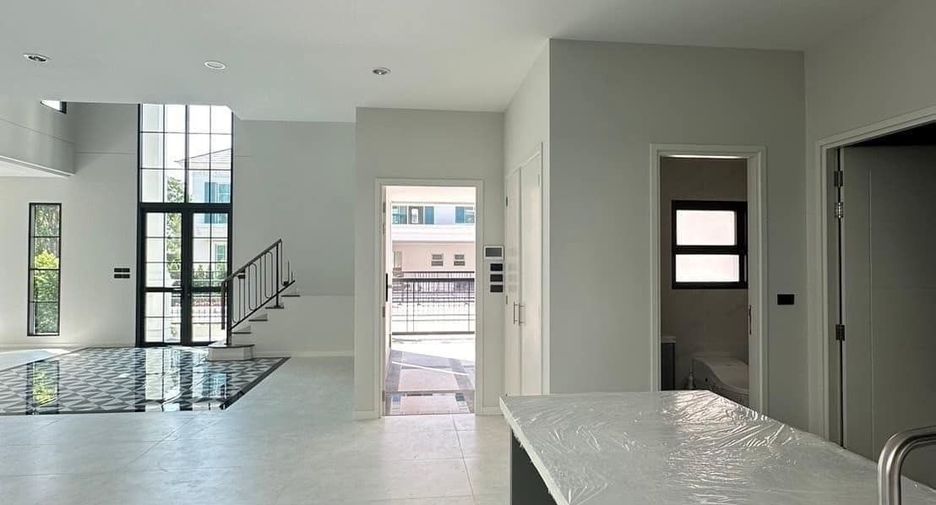 Haus zur Miete mit 5 Zimmer in Bang Phli, Samut Prakan