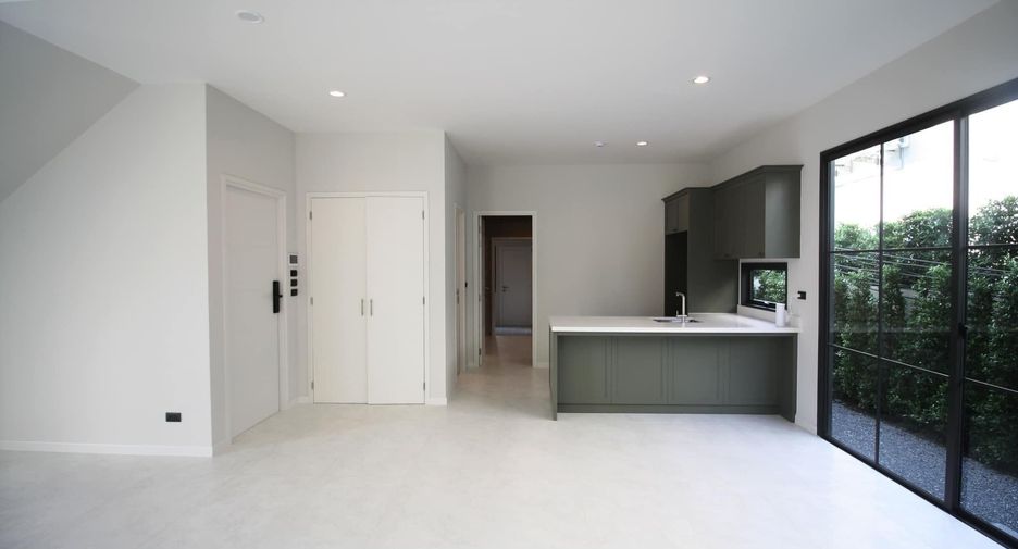 Haus zur Miete mit 5 Zimmer in Bang Phli, Samut Prakan
