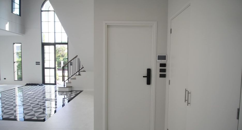 Haus zur Miete mit 5 Zimmer in Bang Phli, Samut Prakan