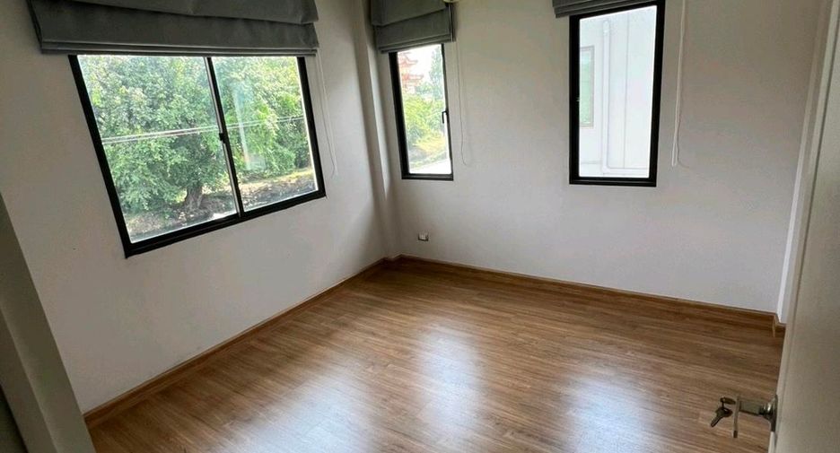 For sale and for rent 4 bedrooms house in Khan Na Yao, Bangkok