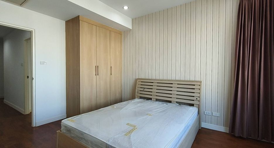 Condo en alquiler de 3 habitaciones en Khlong Toei, Bangkok