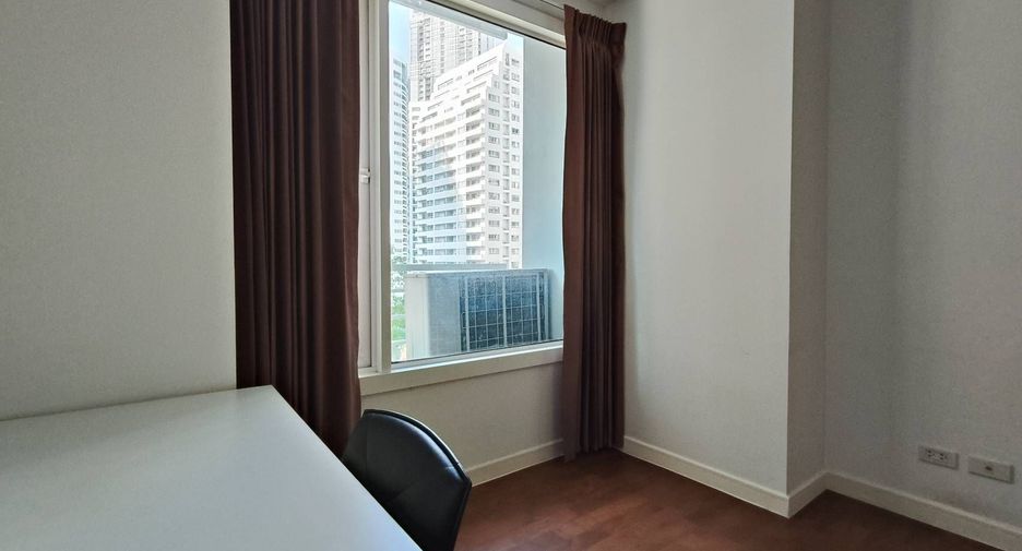 Condo en alquiler de 3 habitaciones en Khlong Toei, Bangkok