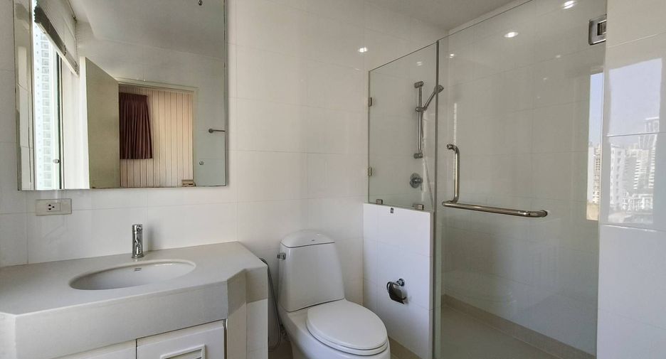 Condo en alquiler de 3 habitaciones en Khlong Toei, Bangkok