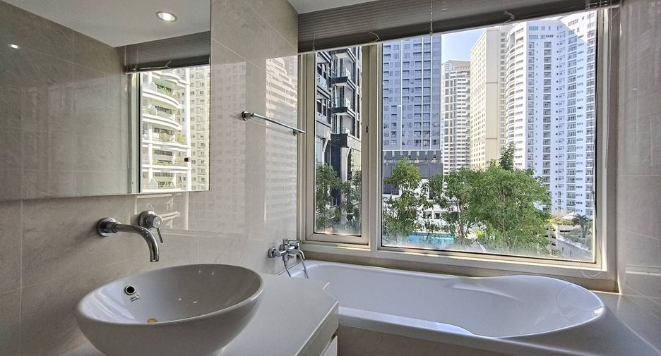 Condo en alquiler de 3 habitaciones en Khlong Toei, Bangkok