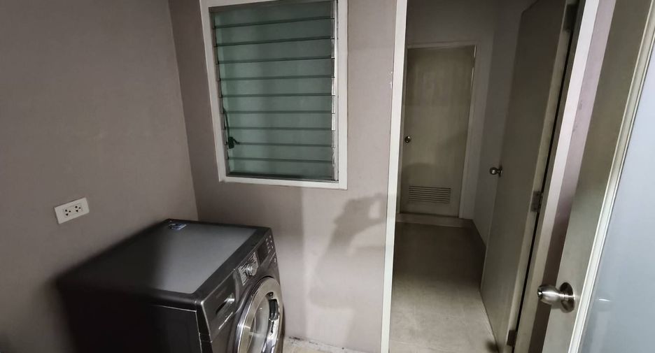 Condo en alquiler de 3 habitaciones en Khlong Toei, Bangkok