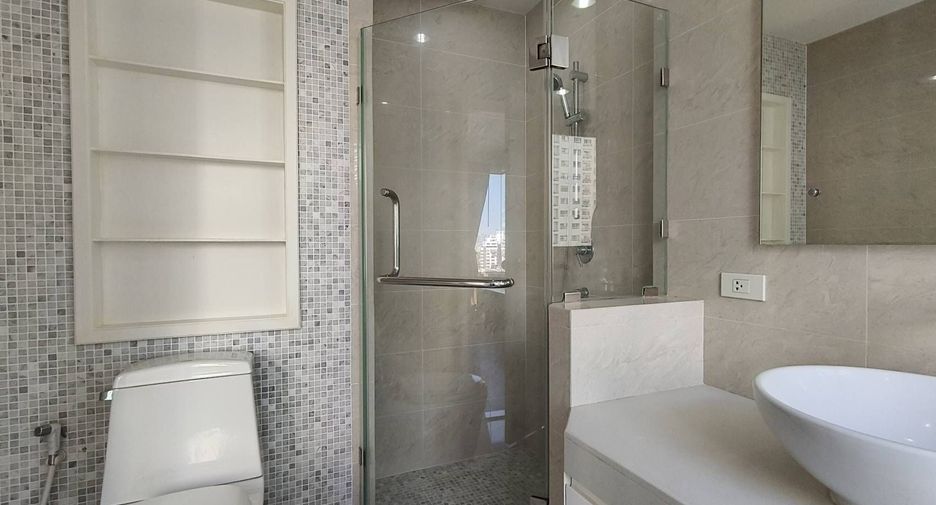 Condo en alquiler de 3 habitaciones en Khlong Toei, Bangkok