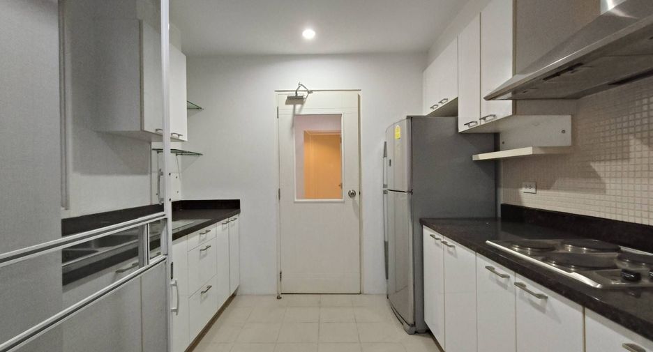 Condo en alquiler de 3 habitaciones en Khlong Toei, Bangkok