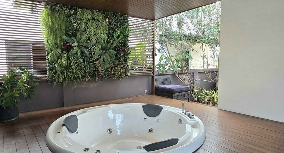 Casa en alquiler de 4 habitaciones en Bang Phli, Samut Prakan