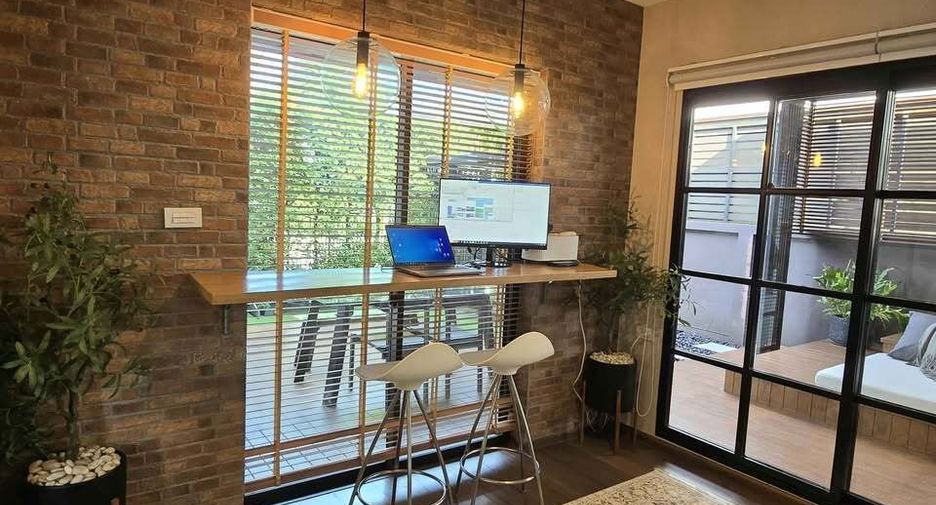 Casa en alquiler de 4 habitaciones en Bang Phli, Samut Prakan