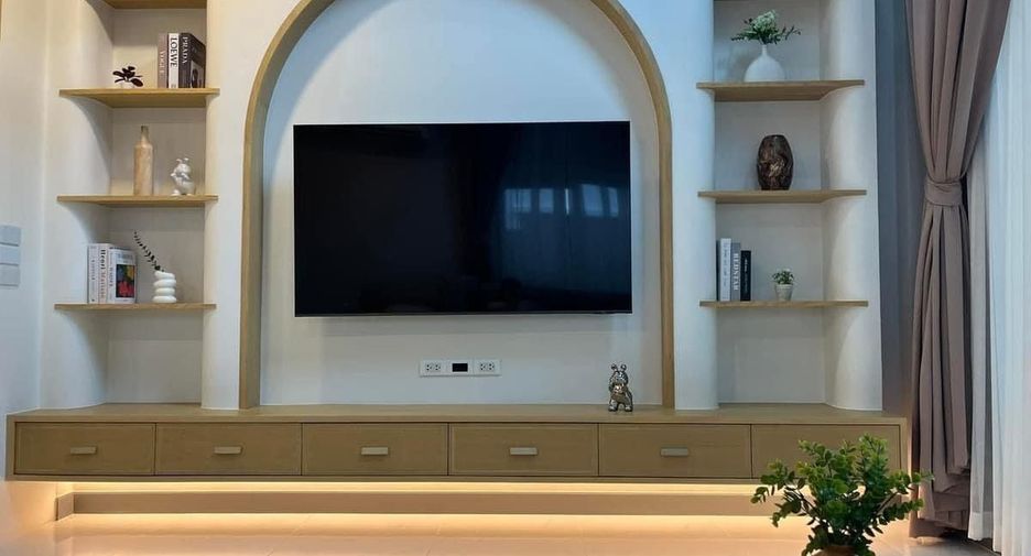Casa en alquiler de 5 habitaciones en Bang Phli, Samut Prakan