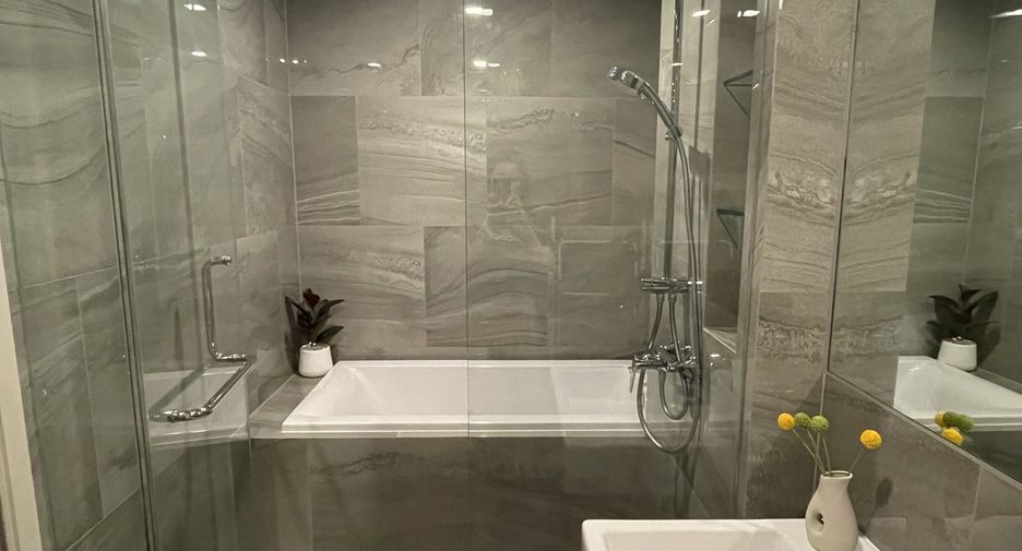 Condo en venta de 2 habitaciones en Khlong Toei, Bangkok