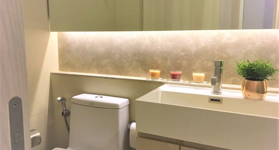 For rent 2 bedrooms condo in Khlong Toei, Bangkok