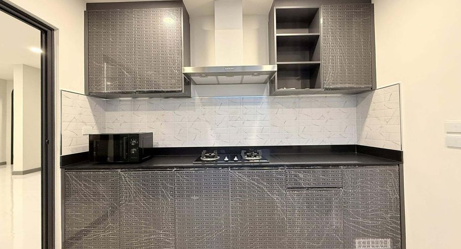 Casa en alquiler de 4 habitaciones en Bang Phli, Samut Prakan