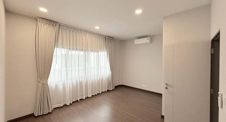Casa en alquiler de 4 habitaciones en Bang Phli, Samut Prakan
