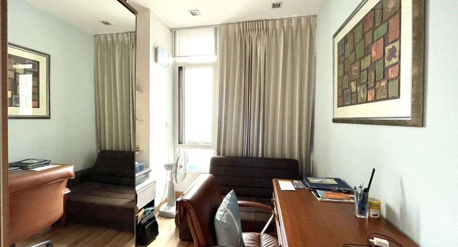 For sale 2 bedrooms condo in Phra Khanong, Bangkok