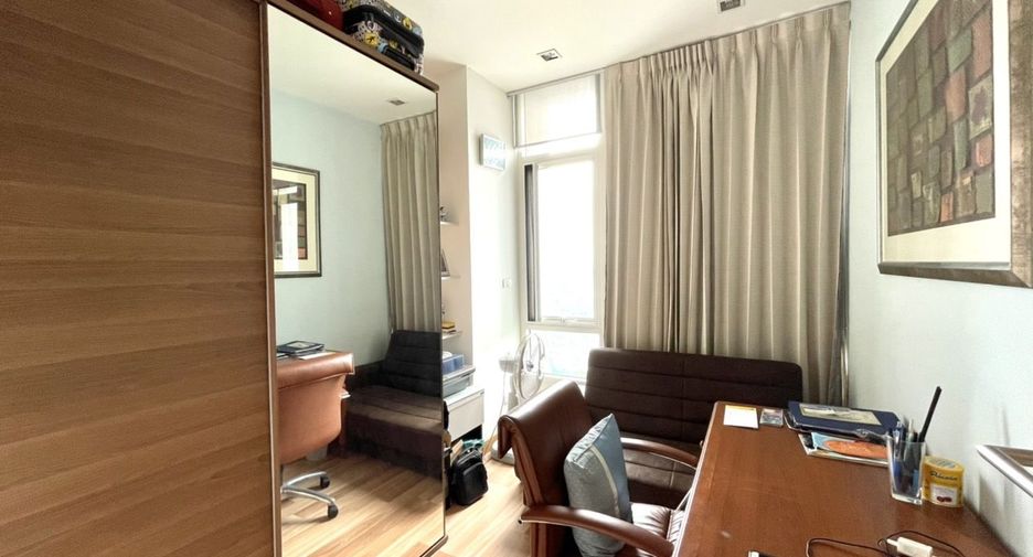 For sale 2 bedrooms condo in Phra Khanong, Bangkok
