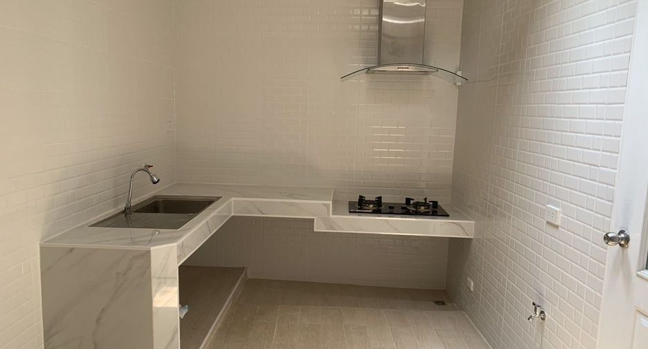 Casa en alquiler de 3 habitaciones en Bang Phli, Samut Prakan