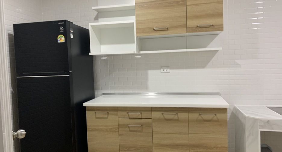 Casa en alquiler de 3 habitaciones en Bang Phli, Samut Prakan