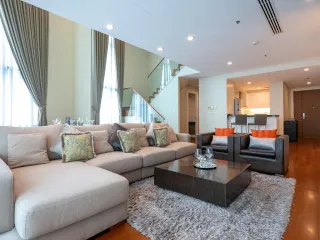 For rent 3 bedrooms condo in Khlong Toei, Bangkok