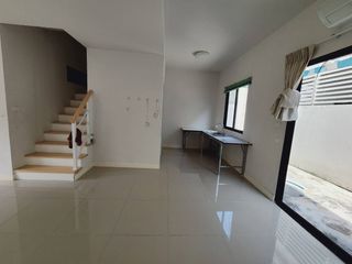 Продажа 3 спальни таунхаус в Пращет, Бангкок