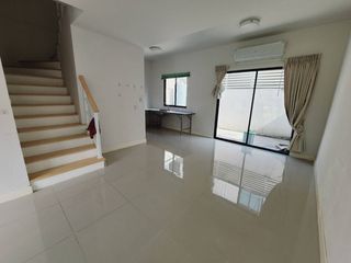 Продажа 3 спальни таунхаус в Пращет, Бангкок