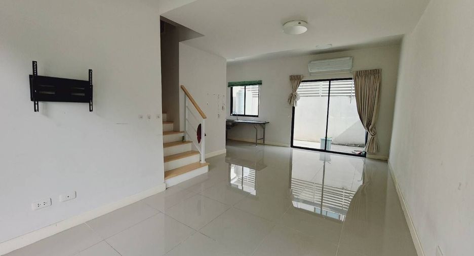 À vendre 3 chambres maison de ville à Prawet, Bangkok