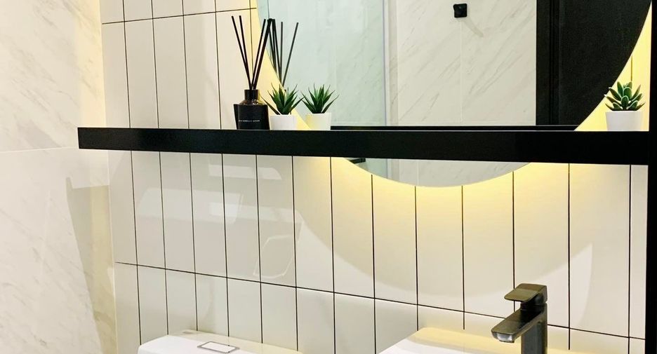 For rent 2 bedrooms condo in Khlong San, Bangkok