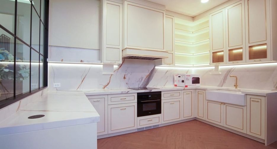 For rent 4 bedrooms house in Saphan Sung, Bangkok