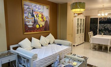 For rent 3 bedrooms townhouse in Yan Nawa, Bangkok
