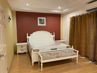 Reihenhaus zur Miete mit 3 Zimmer in Yan Nawa, Bangkok