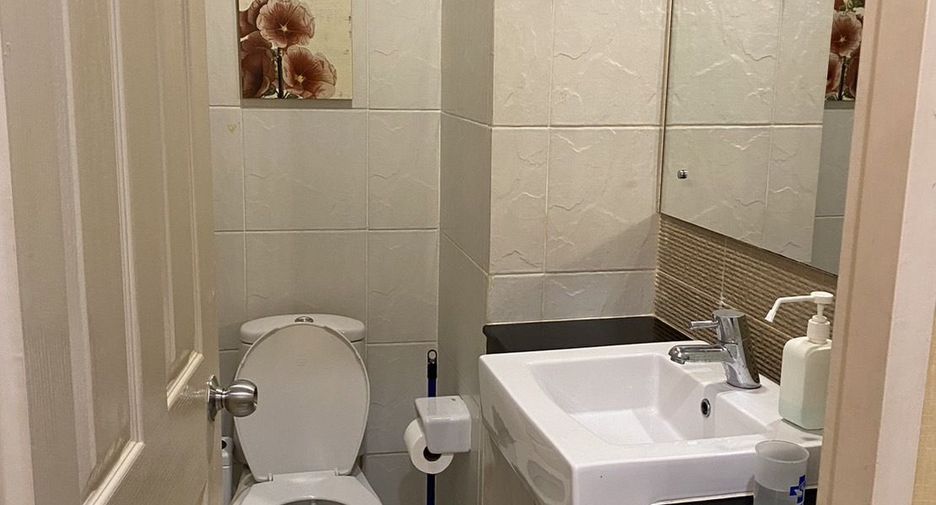 For rent 3 bedrooms townhouse in Yan Nawa, Bangkok