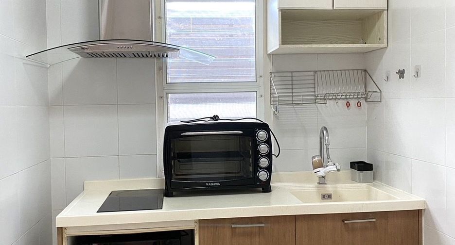 For rent 3 bedrooms townhouse in Yan Nawa, Bangkok
