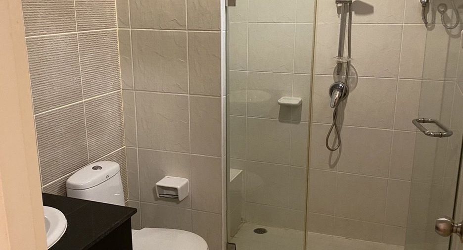 For rent 3 bedrooms townhouse in Yan Nawa, Bangkok