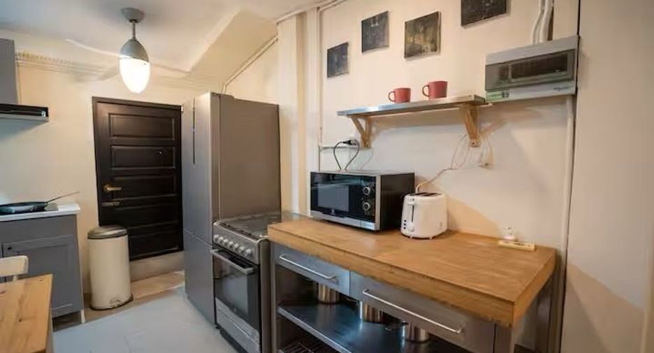 For rent 2 bedrooms house in Yan Nawa, Bangkok