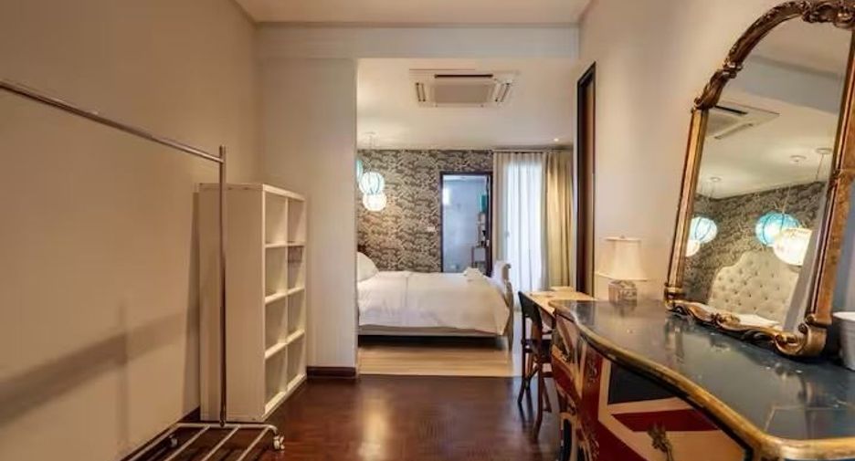 For rent 2 bedrooms house in Yan Nawa, Bangkok