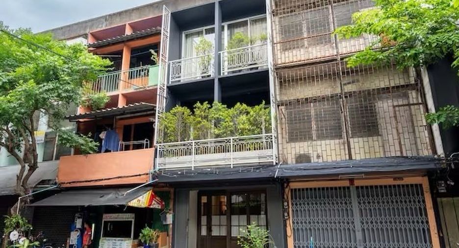 For rent 2 bedrooms house in Yan Nawa, Bangkok