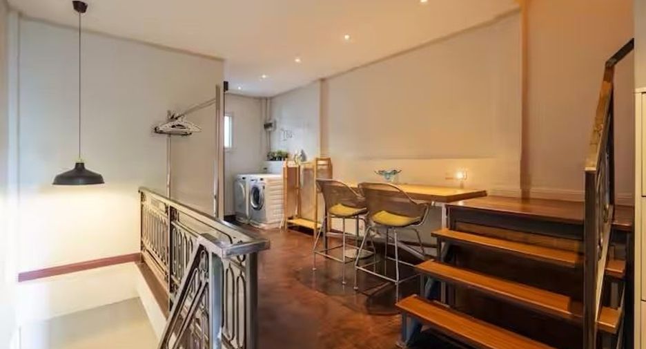 For rent 2 bedrooms house in Yan Nawa, Bangkok