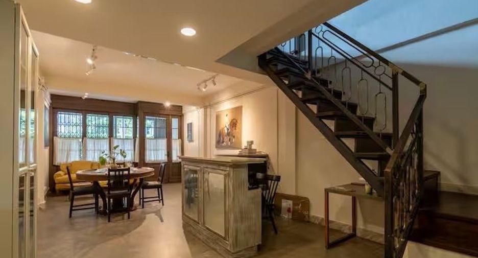 For rent 2 bedrooms house in Yan Nawa, Bangkok