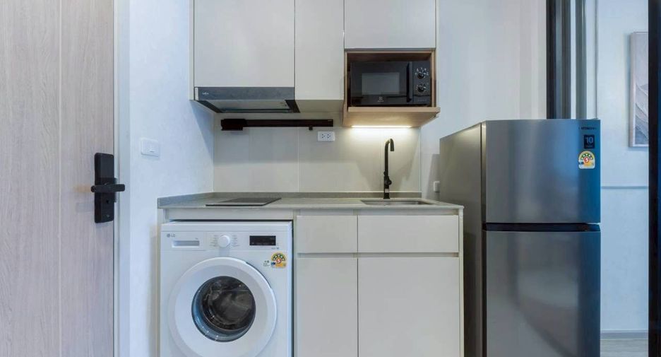 Wohnung zur Miete mit Studio in Khlong Toei, Bangkok