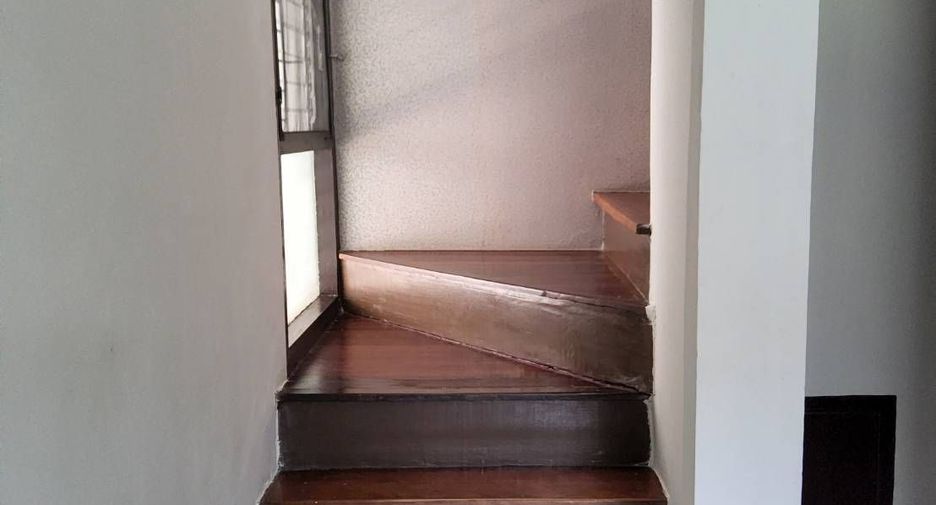 For rent 3 bedrooms house in Watthana, Bangkok