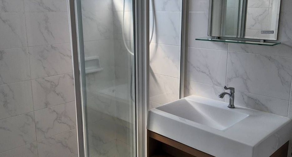 For rent 3 bedrooms house in Watthana, Bangkok