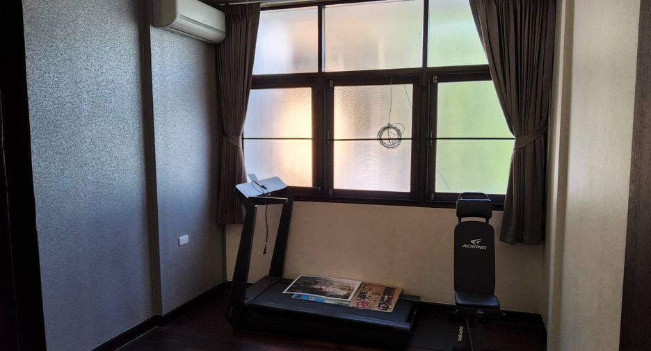 For rent 3 bedrooms house in Watthana, Bangkok
