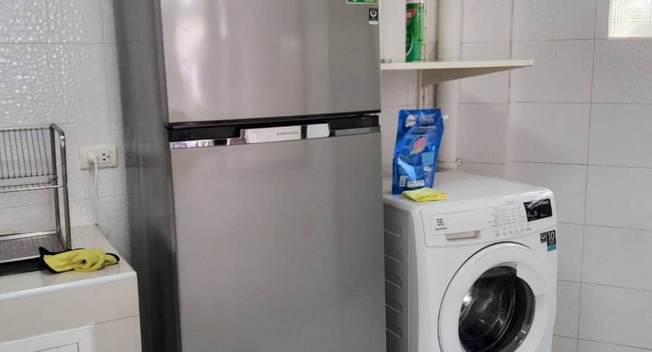 For rent 3 bedrooms house in Watthana, Bangkok